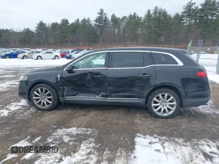 2011 Lincoln MKT with VIN 2LMHJ5AR5BBJ52058, listed as a IAAI auction lot 41305955 with 193,555 mi miles and . Bid and sale history available at DreamBid. Image 14.