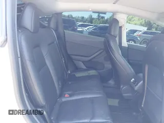 2020 Tesla Model Y Long Range z VIN 5YJYGDEE0LF035248, wystawiony jako IAAI lot #42162191 z przebiegiem 115 533 mil mil oraz . Historia ofert i sprzedaży dostępna na DreamBid. Obrazek 8.