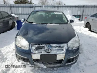 2010 Volkswagen Jetta z VIN 3VWHX7AJ3AM134849, wystawiony jako Copart lot #44730325 z przebiegiem 316 740 mil mil oraz Czysty tytuł • Clean title. Historia ofert i sprzedaży dostępna na DreamBid. Obrazek 5.