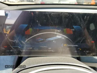 2023 BMW iX xDrive50 z VIN WB523CF03PCM09655, wystawiony jako Copart lot #52922124 z przebiegiem 3159 mil mil oraz . Historia ofert i sprzedaży dostępna na DreamBid. Obrazek 9.