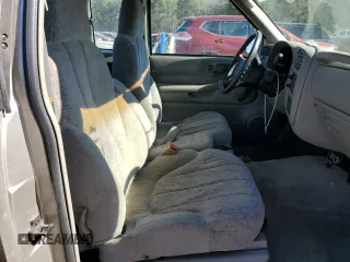 1999 GMC Sonoma SLS with VIN 1GTCS19X9X8508119, listed as a Copart auction lot 42138855 with 70,547 mi miles and Salvage Title. Bid and sale history available at carsss.com. Image 10.