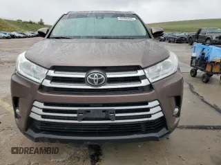 2017 Toyota Highlander XLE with VIN 5TDJZRFH4HS398415, listed as a Copart auction lot 59386805 with 105,463 mi miles and Salvage title. Bid and sale history available at DreamBid. Image 5.