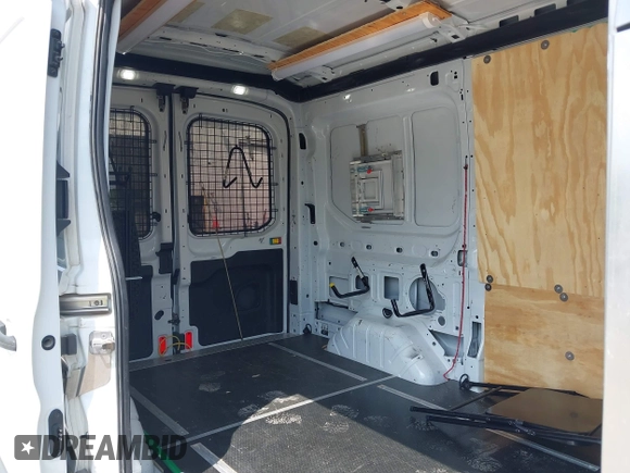 2018 Ford Transit z VIN 1FTYE1CM1JKA97062, wystawiony jako IAAI lot #42728269 z przebiegiem 103 586 mil mil oraz . Historia ofert i sprzedaży dostępna na DreamBid. Obrazek 8.