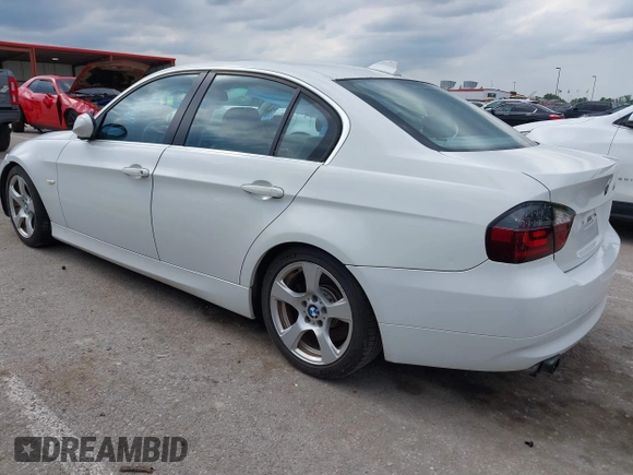 2006 BMW 3 Series 330i z VIN WBAVB33586PS06978, wystawiony jako IAAI lot #42263598 z przebiegiem Nie podano mil oraz . Historia ofert i sprzedaży dostępna na DreamBid. Obrazek 3.