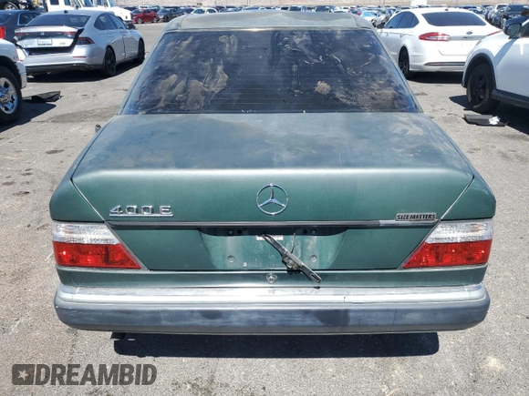 1993 Mercedes-Benz 400 E z VIN WDBEA34E3PB937142, wystawiony jako Copart lot #50444585 z przebiegiem 275 929 mil mil oraz Czysty tytuł • Clean title. Historia ofert i sprzedaży dostępna na DreamBid. Obrazek 6.