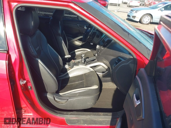 2013 Hyundai Veloster Turbo z VIN KMHTC6AE3DU169229, wystawiony jako IAAI lot #42087798 z przebiegiem 120 741 mil mil oraz . Historia ofert i sprzedaży dostępna na DreamBid. Obrazek 5.