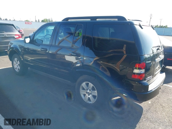 2010 Ford Explorer XLT with VIN 1FMEU7DE9AUB07613, listed as a IAAI auction lot 42146491 with 125,414 mi miles. Bid and sale history available at carsss.com. Image 3.