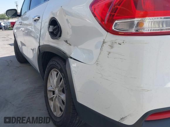 2017 Kia Sorento LX z VIN 5XYPGDA30HG315882, wystawiony jako IAAI lot #41801283 z przebiegiem 165 950 mil mil oraz . Historia ofert i sprzedaży dostępna na DreamBid. Obrazek 6.