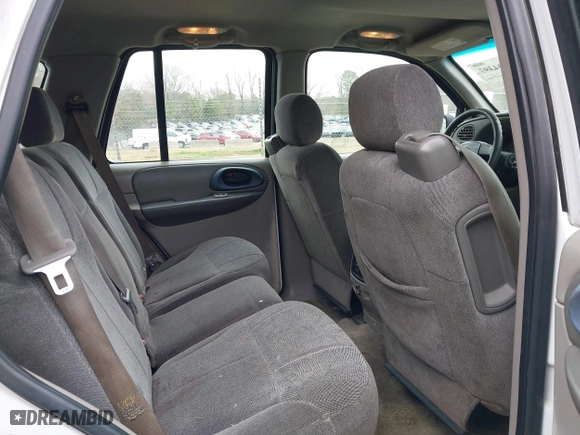 2004 Chevrolet TrailBlazer LT with VIN 1GNDS13S242323532, listed as a IAAI auction lot 41704397 with 262,923 mi miles. Bid and sale history available at carsss.com. Image 8.