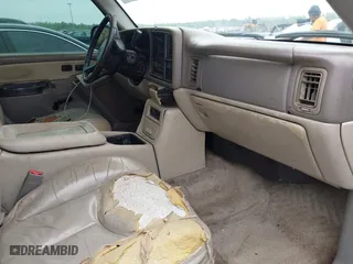 2002 Chevrolet Tahoe LT with VIN 1GNEC13Z02R243052, listed as a IAAI auction lot 41909540 with 360,010 mi miles. Bid and sale history available at carsss.com. Image 5.