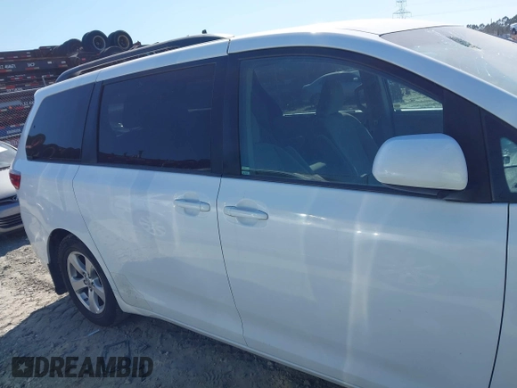 2016 Toyota Sienna LE AAS с VIN 5TDKK3DC0GS731995, выставлен на аукционе IAAI как лот 41856946 с пробегом 19 700 миль миль и . История ставок и продаж доступна на DreamBid. Изображение 13.