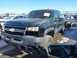 2006 Chevrolet Silverado 2500HD Work Truck with VIN 1GCHK23296F110752, listed as a IAAI auction lot 41420825 with 224,625 mi miles. Bid and sale history available at carsss.com. Image 17.