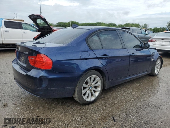2011 BMW 3 Series 328i xDrive z VIN WBAPK5G57BNN27947, wystawiony jako Copart lot #60919184 z przebiegiem Nie podano mil oraz Szkody całkowita. Historia ofert i sprzedaży dostępna na DreamBid. Obrazek 3.