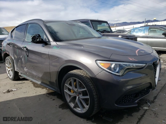 2018 Alfa Romeo Stelvio Sport with VIN ZASFAKPN0J7B78964, listed as a Copart auction lot 45384155 with 38,271 mi miles and Salvage Title. Bid and sale history available at carsss.com. Image 4.