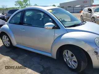 2008 Volkswagen New Beetle Coupe S with VIN 3VWRW31C88M509260, listed as a IAAI auction lot 42032305 with 122,760 mi miles. Bid and sale history available at carsss.com. Image 13.
