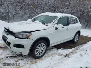 2014 Volkswagen Touareg Lux with VIN WVGEF9BP8ED002576, listed as a IAAI auction lot 41559341 with NaN miles. Bid and sale history available at carsss.com. Image 18.