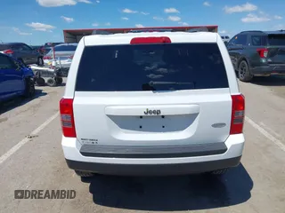 2014 Jeep Patriot Latitude z VIN 1C4NJPFB1ED505288, wystawiony jako IAAI lot #42118356 z przebiegiem 146 615 mil mil oraz . Historia ofert i sprzedaży dostępna na DreamBid. Obrazek 17.