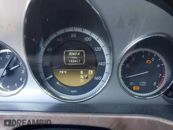 2012 Mercedes-Benz E 350 Luxury z VIN WDDHF5KB2CA540189, wystawiony jako IAAI lot #41405901 z przebiegiem 193 411 mil mil oraz . Historia ofert i sprzedaży dostępna na DreamBid. Obrazek 7.