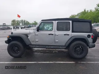2018 Jeep Wrangler Unlimited Sport S с VIN 1C4HJXDN1JW145240, выставлен на аукционе IAAI как лот 42225470 с пробегом 31 398 миль миль и . История ставок и продаж доступна на DreamBid. Изображение 15.