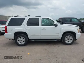 2011 Chevrolet Tahoe LT z VIN 1GNSCBE07BR243556, wystawiony jako IAAI lot #42306995 z przebiegiem Nie podano mil oraz . Historia ofert i sprzedaży dostępna na DreamBid. Obrazek 12.