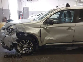 2018 Mitsubishi Outlander ES z VIN JA4AD2A30JZ011486, wystawiony jako IAAI lot #41247304 z przebiegiem 118 248 mil mil oraz . Historia ofert i sprzedaży dostępna na DreamBid. Obrazek 17.
