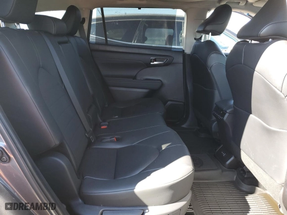 2024 Toyota Highlander LE with VIN 5TDKDRBH0RS573074, listed as a Copart auction lot 49915715 with 5,708 mi miles and Salvage Title. Bid and sale history available at carsss.com. Image 11.