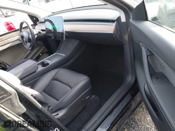 2022 Tesla Model Y Performance with VIN 7SAYGDEF0NF406262, listed as a IAAI auction lot 41132514 with 27,171 mi miles. Bid and sale history available at carsss.com. Image 5.