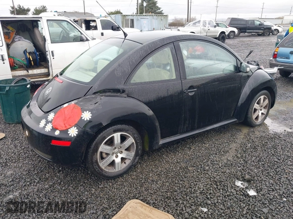 2006 Volkswagen New Beetle Coupe with VIN 3VWPG31C86M406583, listed as a IAAI auction lot 41590611 with 137,964 mi miles. Bid and sale history available at carsss.com. Image 4.
