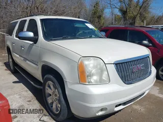 2008 GMC Yukon XL SLT with VIN 1GKFC16098R204547, listed as a IAAI auction lot 41705893 with 327,803 mi miles. Bid and sale history available at carsss.com. Image 1.