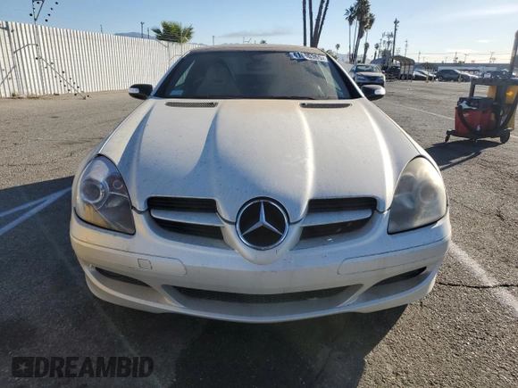 2007 Mercedes-Benz SLK-Class 3.0L with VIN WDBWK54F67F152564, listed as a Copart auction lot 41885365 with 136,566 mi miles and Salvage Title. Bid and sale history available at carsss.com. Image 5.
