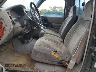 1996 Ford Ranger XL z VIN 1FTCR10A3TUC37158, wystawiony jako Copart lot #64003065 z przebiegiem 219 982 mil mil oraz Szkoda całkowita • Salvage title. Historia ofert i sprzedaży dostępna na DreamBid. Obrazek 7.