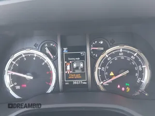 2022 Toyota 4Runner Limited z VIN JTEKU5JR4N6069801, wystawiony jako IAAI lot #41582386 z przebiegiem 39 377 mil mil oraz . Historia ofert i sprzedaży dostępna na DreamBid. Obrazek 7.