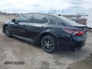 2023 Toyota Camry SE z VIN 4T1G11BK4PU096200, wystawiony jako IAAI lot #41888416 z przebiegiem 25 072 mil mil oraz . Historia ofert i sprzedaży dostępna na DreamBid. Obrazek 3.