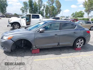 2013 Acura ILX Premium z VIN 19VDE1F57DE013667, wystawiony jako IAAI lot #42246256 z przebiegiem 174 167 mil mil oraz . Historia ofert i sprzedaży dostępna na DreamBid. Obrazek 14.