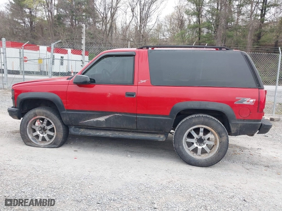 1996 Chevrolet Tahoe with VIN 3GNEK18R8TG153872, listed as a IAAI auction lot 41913476 with 120,686 mi miles. Bid and sale history available at carsss.com. Image 14.