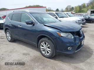 2015 Nissan Rogue SV z VIN 5N1AT2MV3FC907499, wystawiony jako IAAI lot #42080444 z przebiegiem 72 575 mil mil oraz . Historia ofert i sprzedaży dostępna na DreamBid. Obrazek 1.