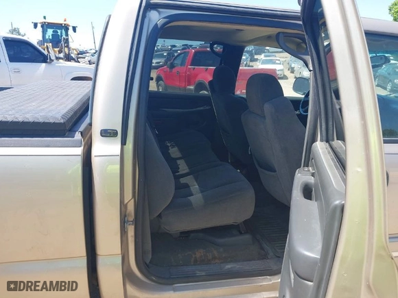 2006 Chevrolet Silverado 1500 LT1 with VIN 2GCEC13T361168110, listed as a IAAI auction lot 41863581 with 193,594 mi miles. Bid and sale history available at carsss.com. Image 8.