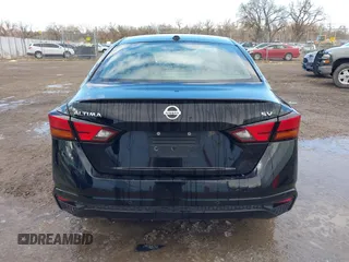 2021 Nissan Altima 2.5 SV with VIN 1N4BL4DV1MN335585, listed as a IAAI auction lot 40799834 with 121,069 mi miles. Bid and sale history available at carsss.com. Image 16.