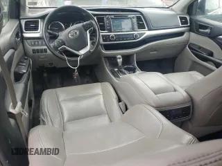 2017 Toyota Highlander XLE with VIN 5TDJZRFH7HS426496, listed as a Copart auction lot 62337475 with 255,962 mi miles and Clean title. Bid and sale history available at DreamBid. Image 8.