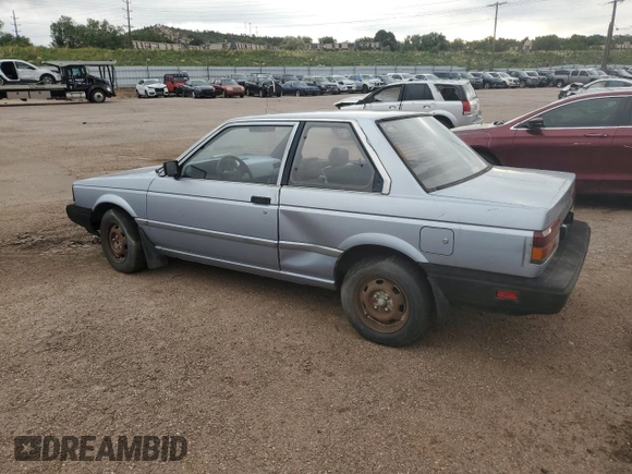1987 Nissan Sentra z VIN JN1PB2210HU557007, wystawiony jako Copart lot #68174784 z przebiegiem 150 316 mil mil oraz Czysty tytuł • Clean title. Historia ofert i sprzedaży dostępna na DreamBid. Obrazek 2.