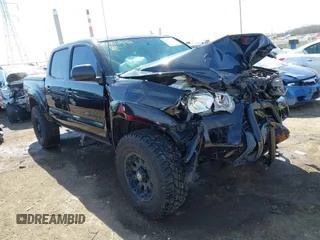 2015 Toyota Tacoma z VIN 5TFLU4EN6FX123489, wystawiony jako IAAI lot #41813057 z przebiegiem 104 828 mil mil oraz . Historia ofert i sprzedaży dostępna na DreamBid. Obrazek 1.