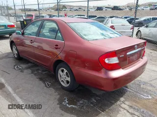 2004 Toyota Camry LE z VIN 4T1BE30K74U364617, wystawiony jako IAAI lot #42046280 z przebiegiem 150 659 mil mil oraz . Historia ofert i sprzedaży dostępna na DreamBid. Obrazek 3.