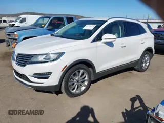 2015 Lincoln MKC z VIN 5LMCJ1A94FUJ13781, wystawiony jako IAAI lot #41761324 z przebiegiem 139 196 mil mil oraz . Historia ofert i sprzedaży dostępna na DreamBid. Obrazek 18.