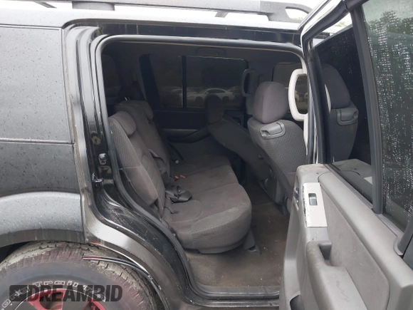 2006 Nissan Pathfinder SE z VIN 5N1AR18UX6C650092, wystawiony jako IAAI lot #40523394 z przebiegiem 179 047 mil mil oraz . Historia ofert i sprzedaży dostępna na DreamBid. Obrazek 8.