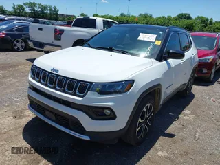 2023 Jeep Compass (RED) Edition z VIN 3C4NJDCN7PT555428, wystawiony jako IAAI lot #42309473 z przebiegiem 46 046 mil mil oraz . Historia ofert i sprzedaży dostępna na DreamBid. Obrazek 17.