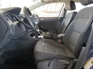 2018 Volkswagen Golf S z VIN 3VWG17AU9JM282205, wystawiony jako Copart lot #53161485 z przebiegiem 51 449 mil mil oraz Szkoda całkowita • Salvage title. Historia ofert i sprzedaży dostępna na DreamBid. Obrazek 7.