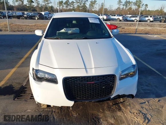 2021 Chrysler 300 S z VIN 2C3CCABG9MH545933, wystawiony jako IAAI lot #41222858 z przebiegiem 76 434 mil mil oraz . Historia ofert i sprzedaży dostępna na DreamBid. Obrazek 11.