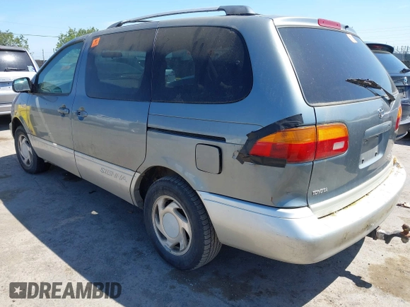 2000 Toyota Sienna LE with VIN 4T3ZF13C3YU248333, listed as a IAAI auction lot 42149735 with 1 mi miles. Bid and sale history available at carsss.com. Image 3.