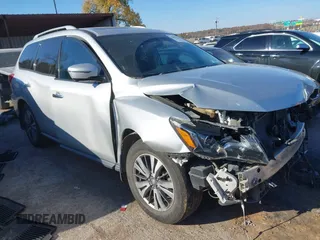 2017 Nissan Pathfinder SL with VIN 5N1DR2MM8HC643461, listed as a IAAI auction lot 40992227 with 192,634 mi miles. Bid and sale history available at carsss.com. Image 1.