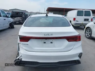 2024 Kia Forte LXS z VIN 3KPF24AD8RE728019, wystawiony jako IAAI lot #42067295 z przebiegiem 14 000 mil mil oraz . Historia ofert i sprzedaży dostępna na DreamBid. Obrazek 17.